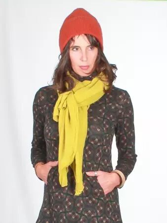 Echarpe Vert Pomme cr�ation de pr�t-�-porter au design travaill� et � la silhouette �l�gante