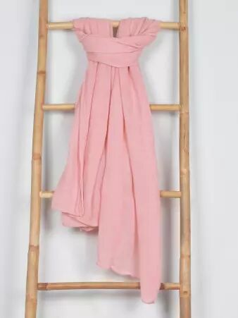 Echarpe Rose Blush article mode au style affirm� et aux finitions soign�es