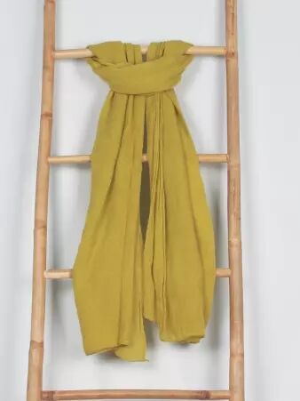 Echarpe Vert Pomme cr�ation de pr�t-�-porter au design travaill� et � la silhouette �l�gante