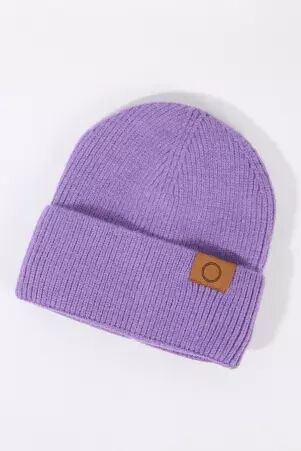 Bonnet violet accessoire textile au style affirm�