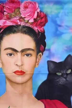 Echarpe Frida chat cr�ation de pr�t-�-porter au design travaill� et � la silhouette �l�gante