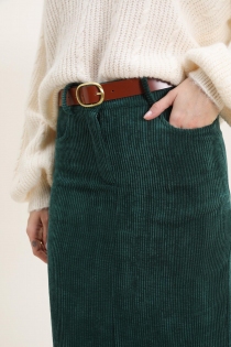 Jupe fendue velours midi vert canard en velours, longueur midi, fente &eacute;l&eacute;gante pi&egrave;ce f&eacute;minine &agrave; l'esth&eacute;tique raffin&eacute;e et &agrave; la ligne actuelle mise en avant mati&egrave;re au rendu textur&eacute;