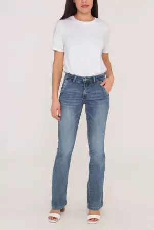 Jeans pi�ce vestimentaire au caract�re moderne et au port� confortable au tomb� naturel