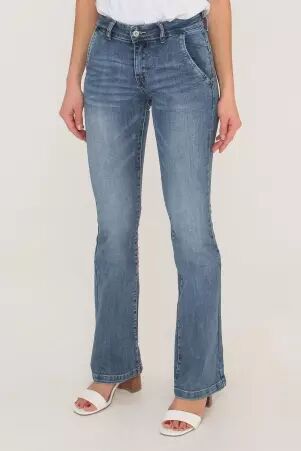 Jeans pi�ce vestimentaire au caract�re moderne et au port� confortable au tomb� naturel