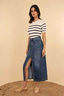 Jupe longue Jeans pi&egrave;ce textile polyvalente &agrave; la ligne &eacute;l&eacute;gante et moderne