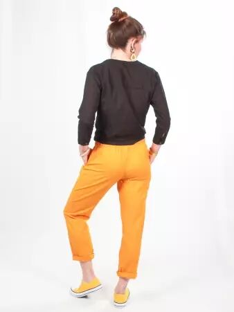 Pantalon Gus moutarde v�tement masculin au ton �pic� et au port� fluide