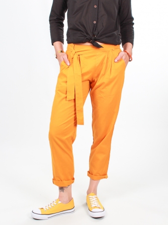 Pantalon Gus moutarde v�tement masculin au ton �pic� et au port� fluide