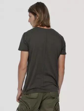 Deala Tee Olive Noir pi�ce vestimentaire au caract�re moderne et � l'esprit cr�atif