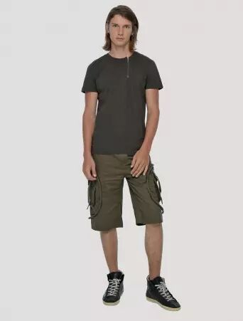 Deala Tee Olive Noir pi�ce vestimentaire au caract�re moderne et � l'esprit cr�atif