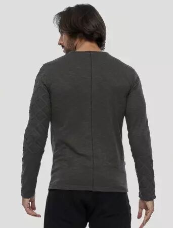 Gauda Sweater Charcoal accessoire d'hiver � la silhouette �pur�e et actuelle