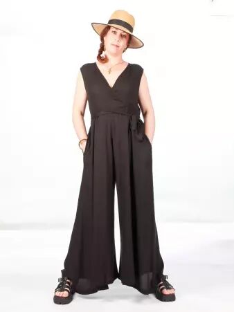 Combinaison Zaina Noir pi�ce vestimentaire au caract�re moderne et � l'esprit cr�atif