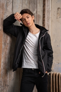 Blouson homme doubl&eacute; sherpa noir &agrave; l'esth&eacute;tique artisanale et contemporaine