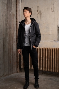 Blouson homme doubl&eacute; sherpa noir cr&eacute;ation au caract&egrave;re artistique affirm&eacute;