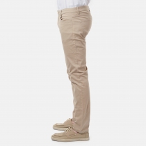 Pantalon chino YUTA Taupe pantalon chino taupe &agrave; l'esth&eacute;tique sobre