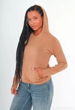 Pull capuche poches frontales toucher cachemire camel pull � capuche camel doux