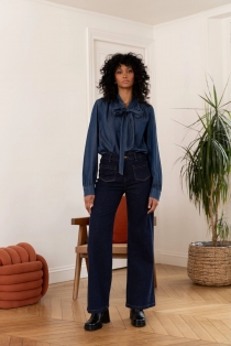 Jean Gaspard Denim brut v&ecirc;tement en maille &agrave; la coupe confortable et &agrave; l'allure contemporaine