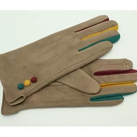 Gant 3 Boutons + Entre-Doigt marron clair v�tement f�minin au tomb� fluide et � l'esth�tique raffin�e