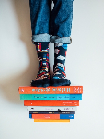 Chaussettes deparaill�es The Book Story pi�ce vestimentaire � l'allure tendance