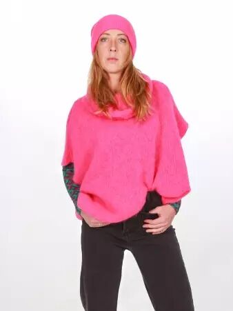 Poncho en alpaga sans manches fuchsia v�tement chaud au style affirm�