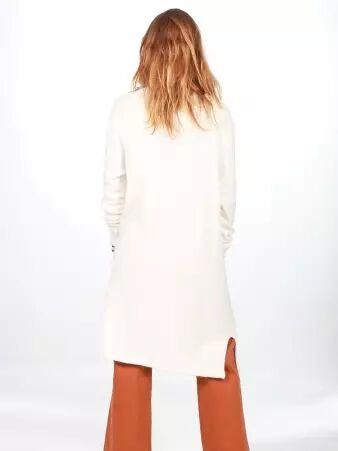 Gilet long touch� cachemire Ecru cardigan ou pull pens� pour un usage quotidien �l�gant