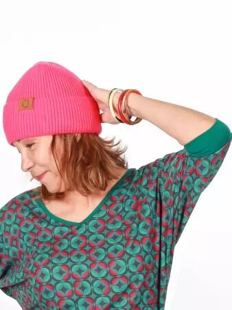 Bonnet fuchsia bonnet tendance � l'allure expressive