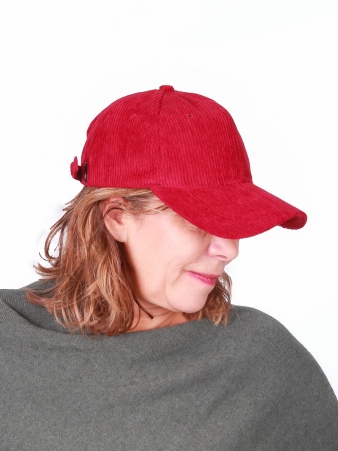 Casquette velours c�tel� Bordeaux �l�ment mode � l'esth�tique actuelle