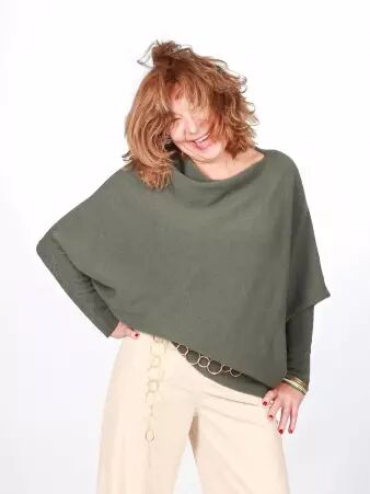 Sweat asymetrique touch� cachemire Kaki sweat vert kaki confortable esprit urbain