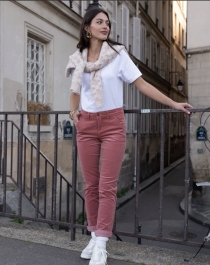 Pantalon chino velours Vieux rose pantalon velours vieux rose &agrave; l'allure douce et &eacute;l&eacute;gante