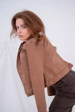 Veste courte Cognac d�lav� veste cognac d�lav� coupe courte