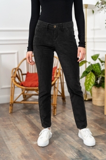 Pantalon chino velours noir pantalon chino en velours noir &agrave; la coupe nette