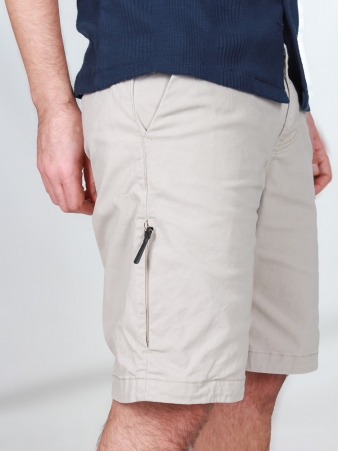 Short optimist cr�me short l�ger cr�me style d�contract�