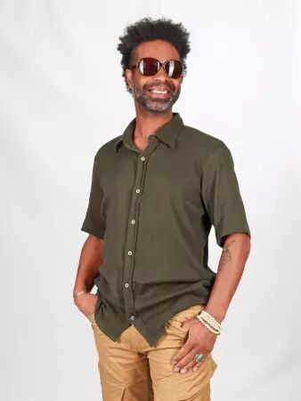 Chemise gaze manches courtes Kaki �l�ment mode � l'esth�tique actuelle
