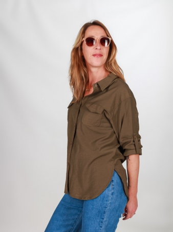 Chemise velours Kaki �l�ment mode � l'esth�tique actuelle