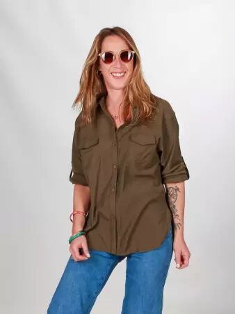Chemise velours Kaki �l�ment mode � l'esth�tique actuelle