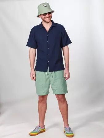 Chemise manches courte marine accessoire mode au style contemporain