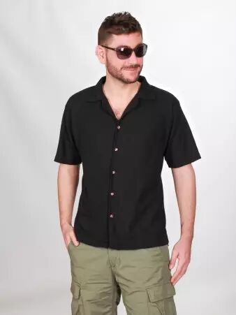 Chemise manches courte noir article mode au design soign�