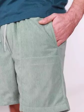 Short velours Barney poches frontales Vert amande short velours vert amande doux