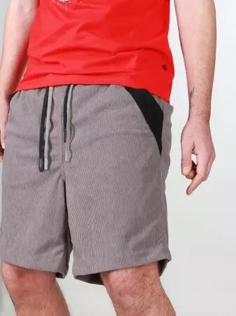 Short velours Wally poches cot�s Gris short velours gris � poches lat�rales modernes