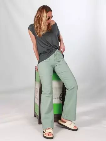 Pantalon wide leg pistache pantalon ample au style contemporain