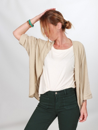 Cardigan maille ajour�e beige accessoire textile au look moderne
