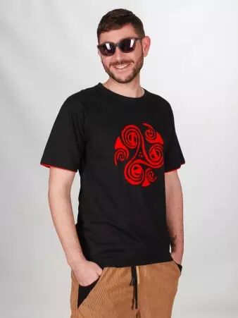 Tee shirt Triskel Fond Noir design Bordeaux t-shirt triskel noir accent bordeaux