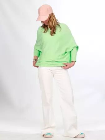 Sweat asymetrique touch� cachemire Vert lucky sweat vert lumineux � l'allure contemporaine