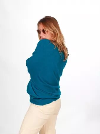 Sweat asymetrique touch� cachemire bleu canard sweat asym�trique bleu intense