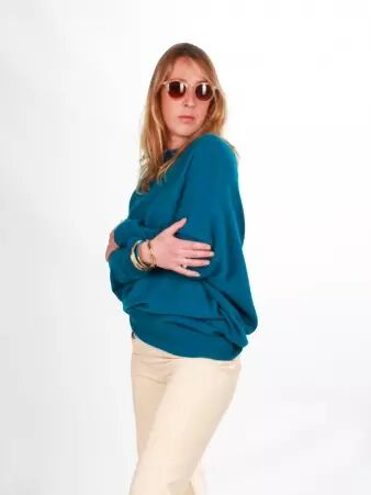 Sweat asymetrique touch� cachemire bleu canard sweat asym�trique bleu intense