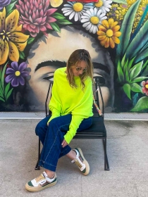 Sweat asymetrique touch&eacute; cachemire Vert fluo sweat vert fluo &eacute;nergique asym&eacute;trique