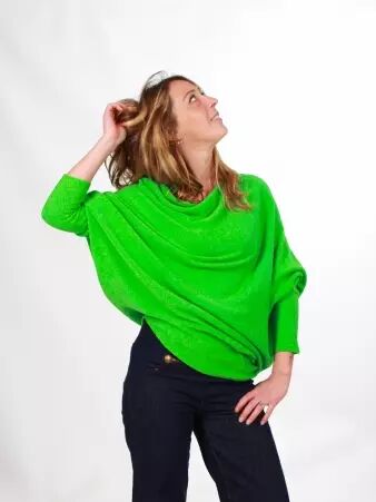 Sweat asymetrique touch� cachemire Vert lucky sweat vert lumineux � l'allure contemporaine