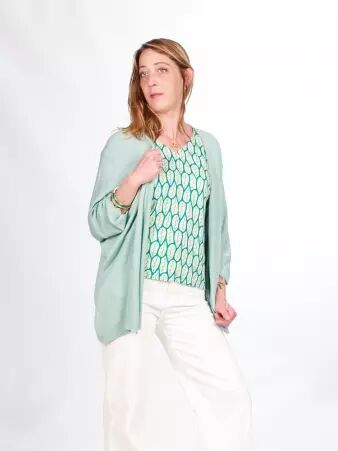 Gilet Liza vert amande cardigan f�minin � l'esth�tique apaisante