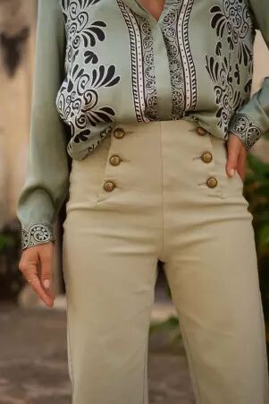 Pantalon � pont Victorine Sauge pi�ce mode �l�gante � l'allure apais�e