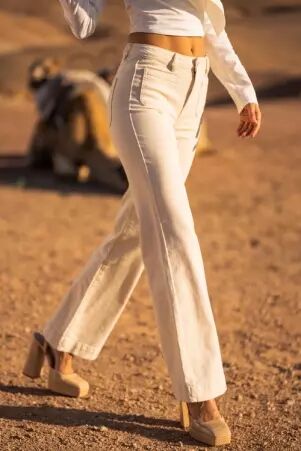 Pantalon wide leg beige clair pantalon large beige clair � l'allure lumineuse