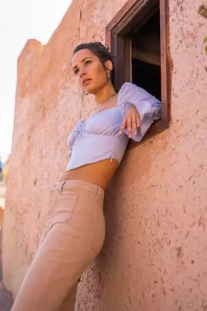 Pantalon wide leg beige pantalon large beige � la coupe moderne